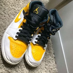 Yellow Jordan 1’s